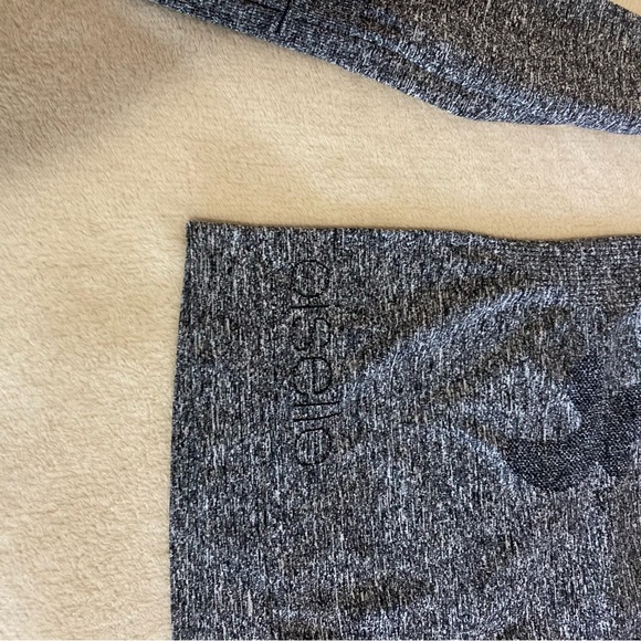 Oiselle Flyte fitted long sleeve size xs - Picture 6 of 8